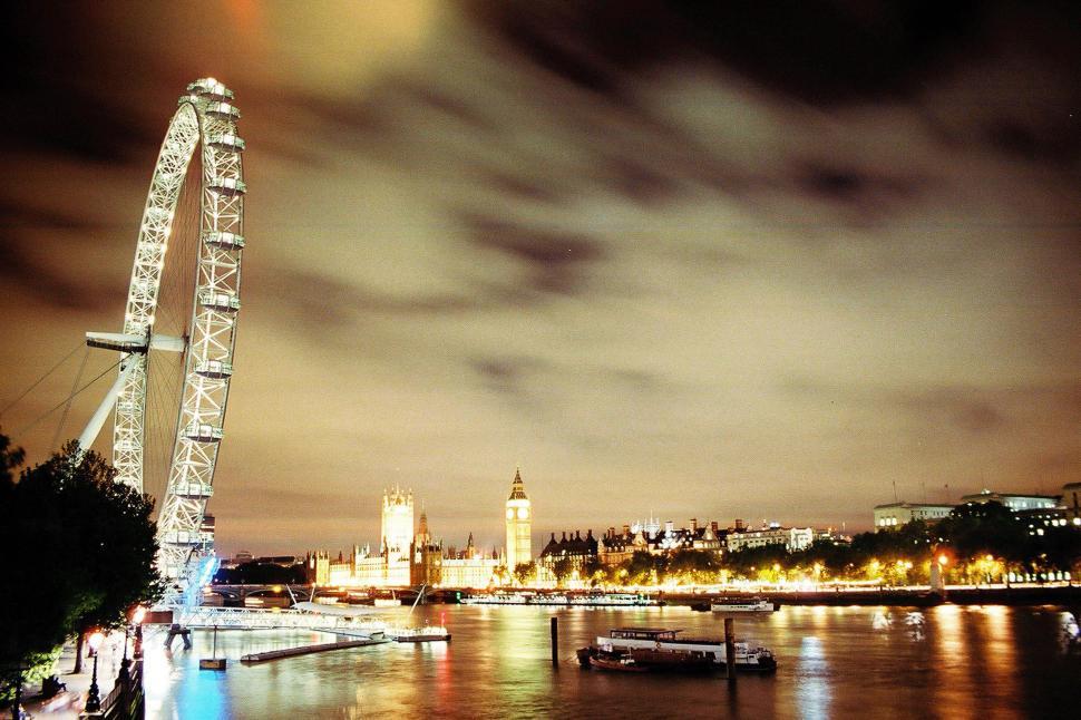 Free Image of London night skyline 