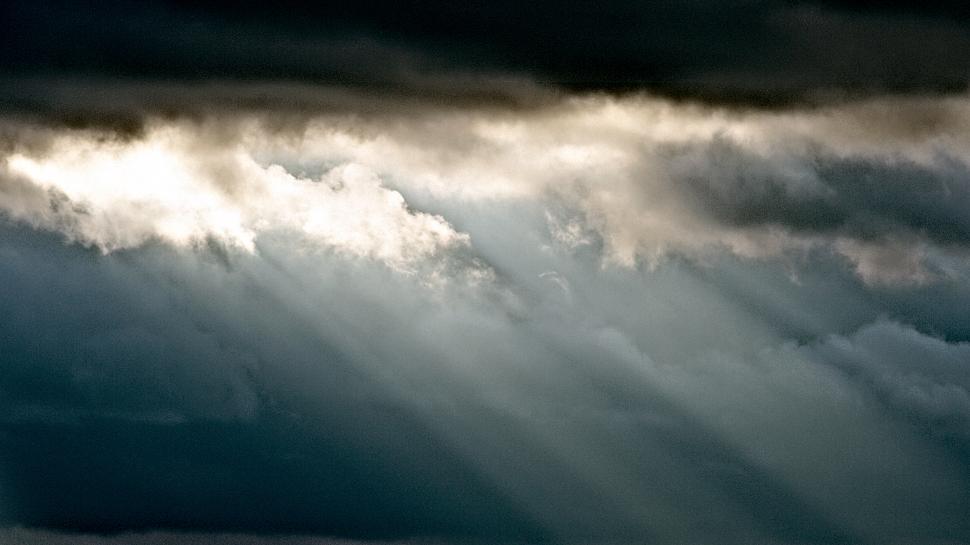 Free Image of Dramatic clouds 