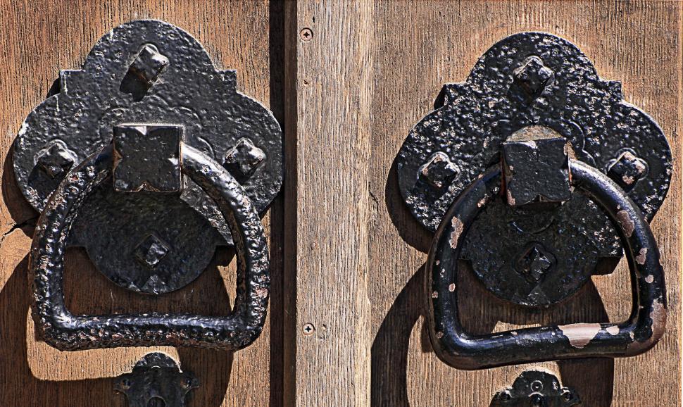 Free Image of iron door handles 