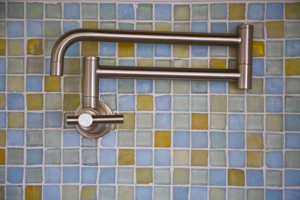 Free Image of Faucet on a wall 