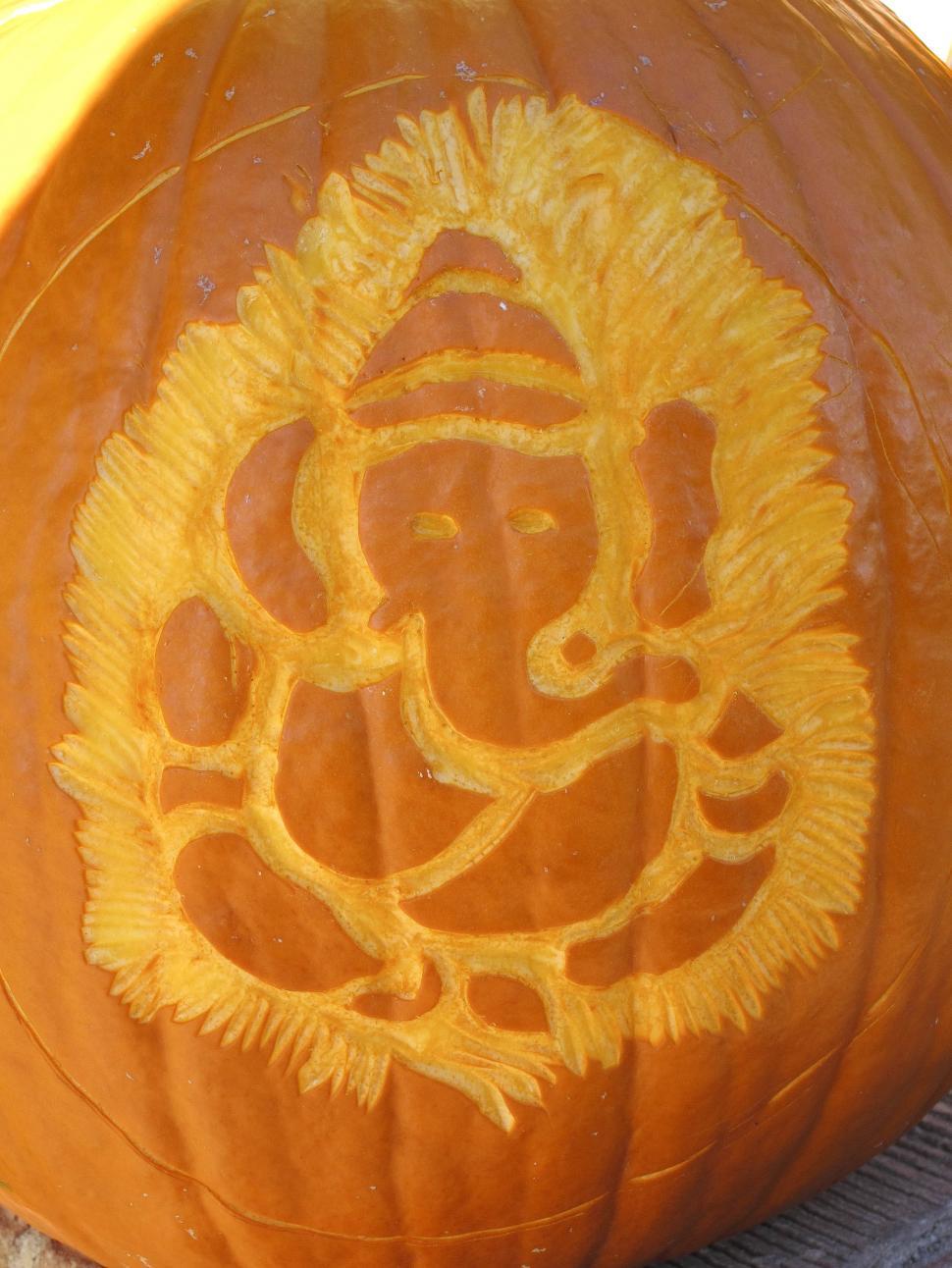 Free Image of pumpkin carving 