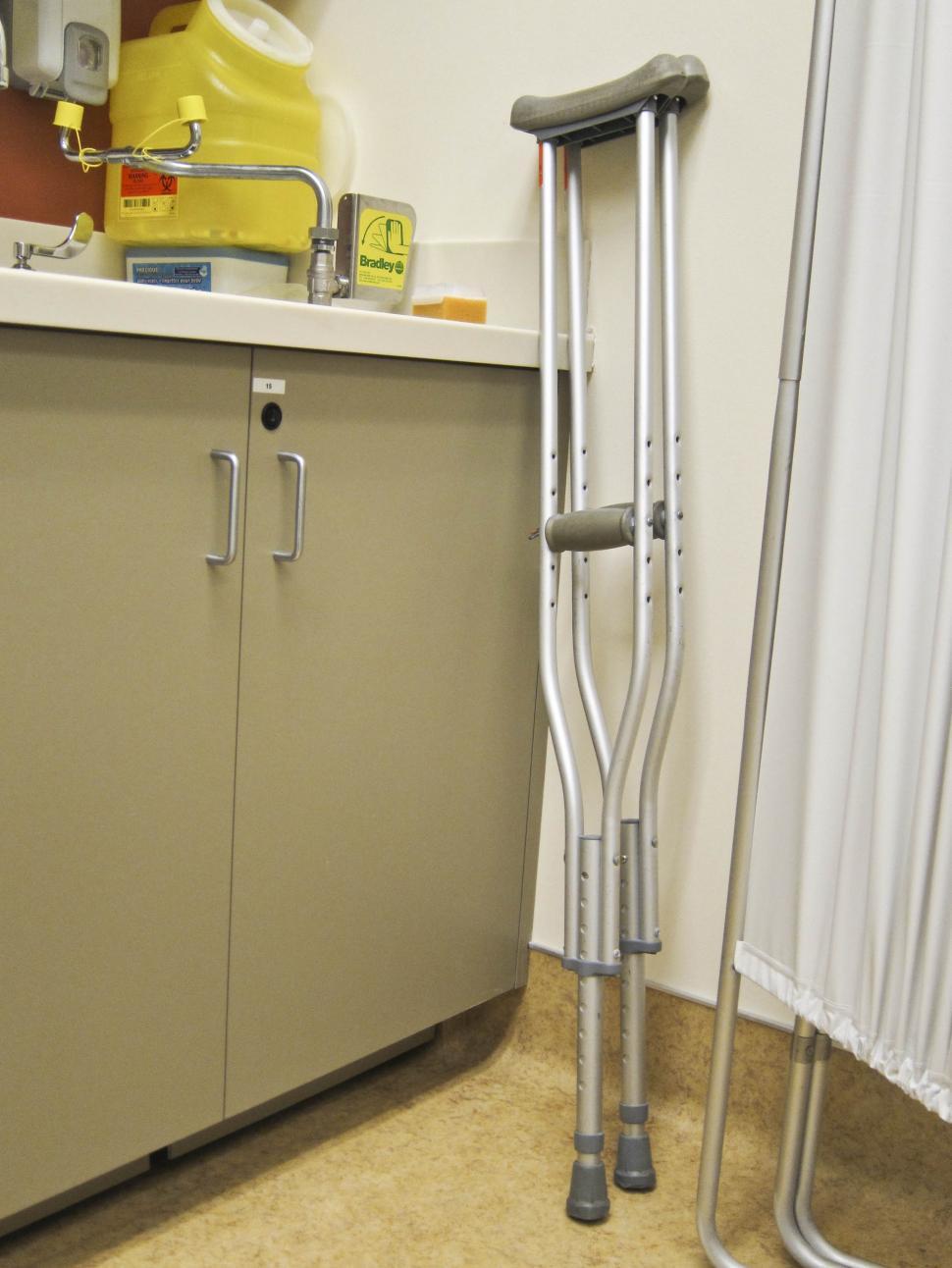 Free Image of Crutches 
