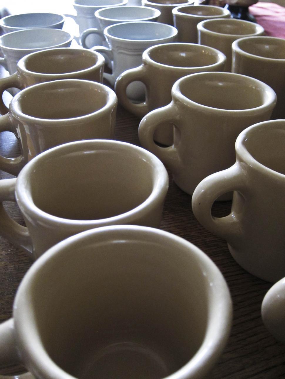 Free Image of empty mugs 
