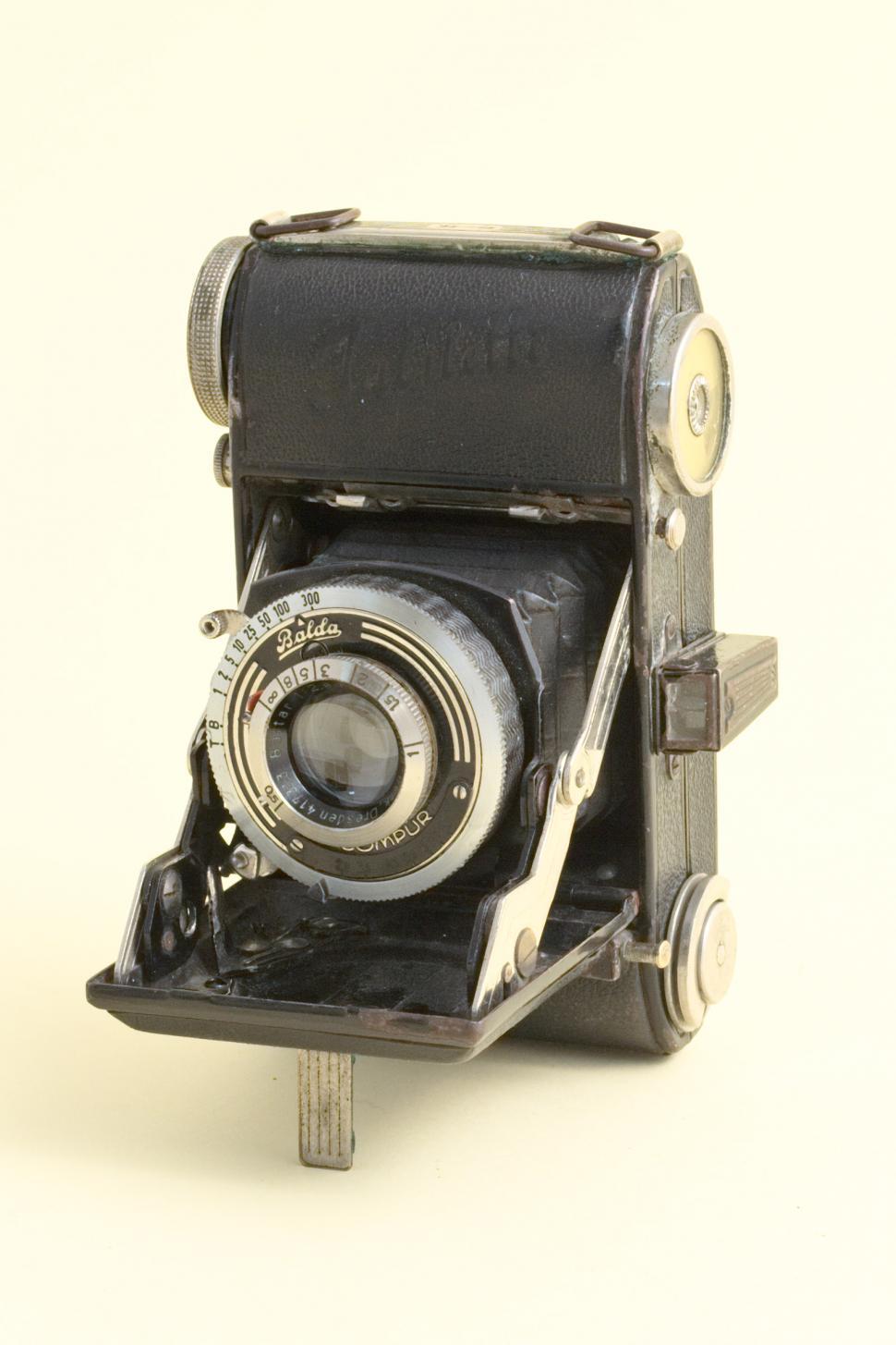 Free Image of Old camera 