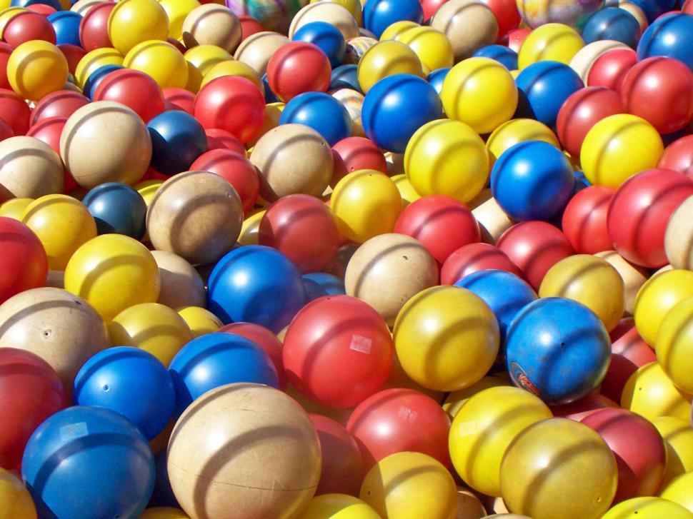 Free Image of Rubber balls in a bounce pit 
