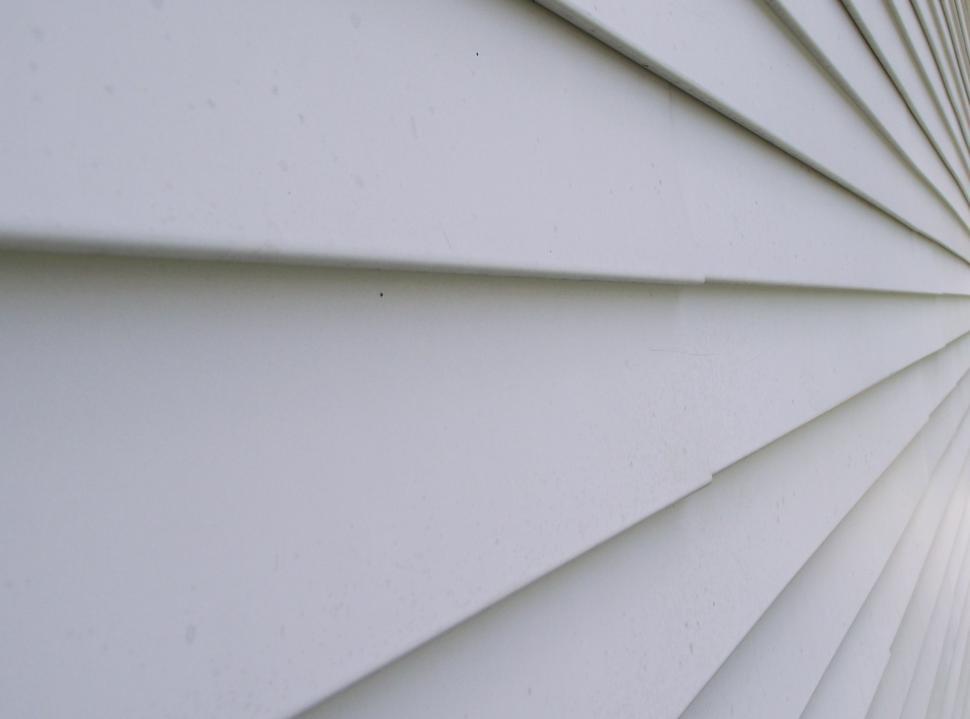 Free Image of Beige Vinyl Siding on the side of a house 