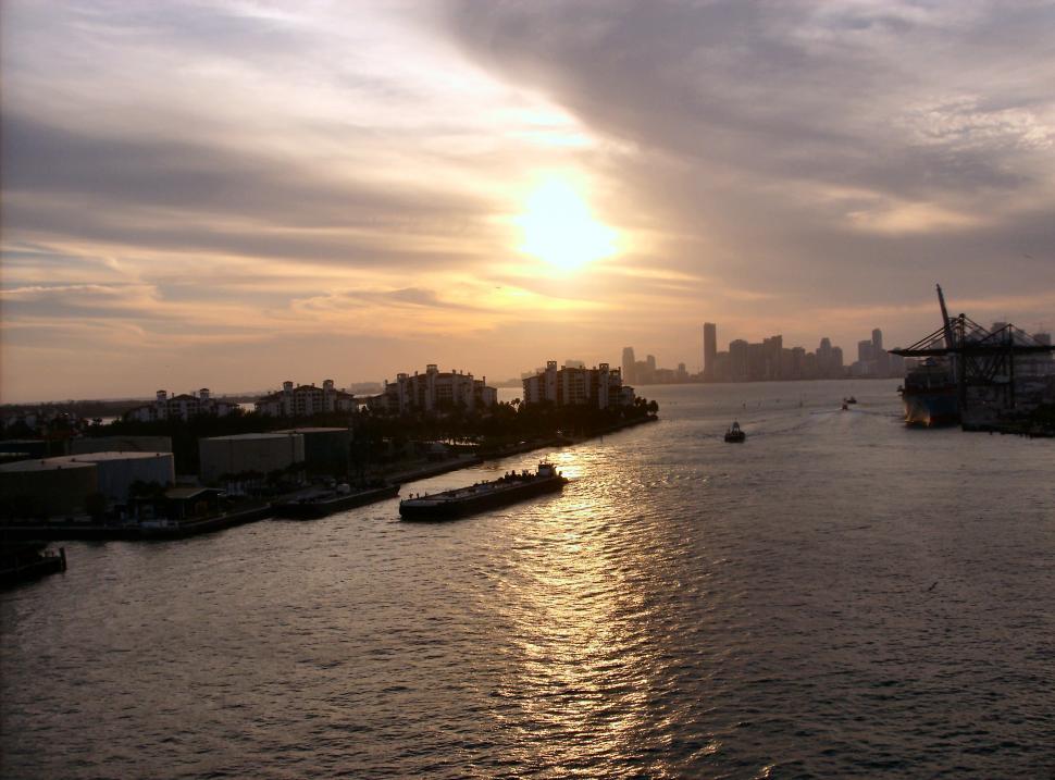 Free Image of Beautiful sunrise at a port in Panama 