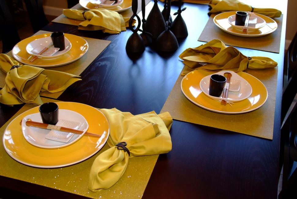 Free Image of Fancy Table Settings 