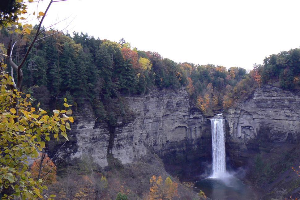 Free Image of Taughannock Falls in Autumn 
