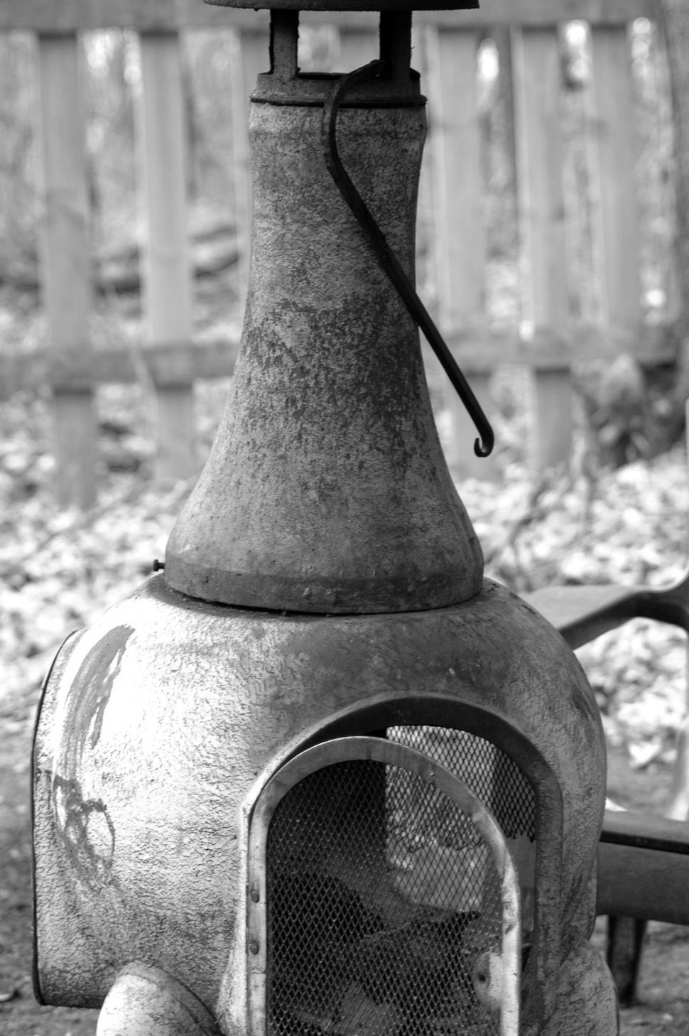 Free Image of Antique Black and White Photo of Old Stove 