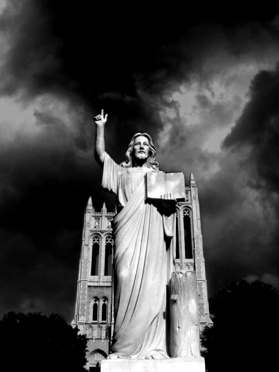 Free Image of Statue of Jesus in Black and White 