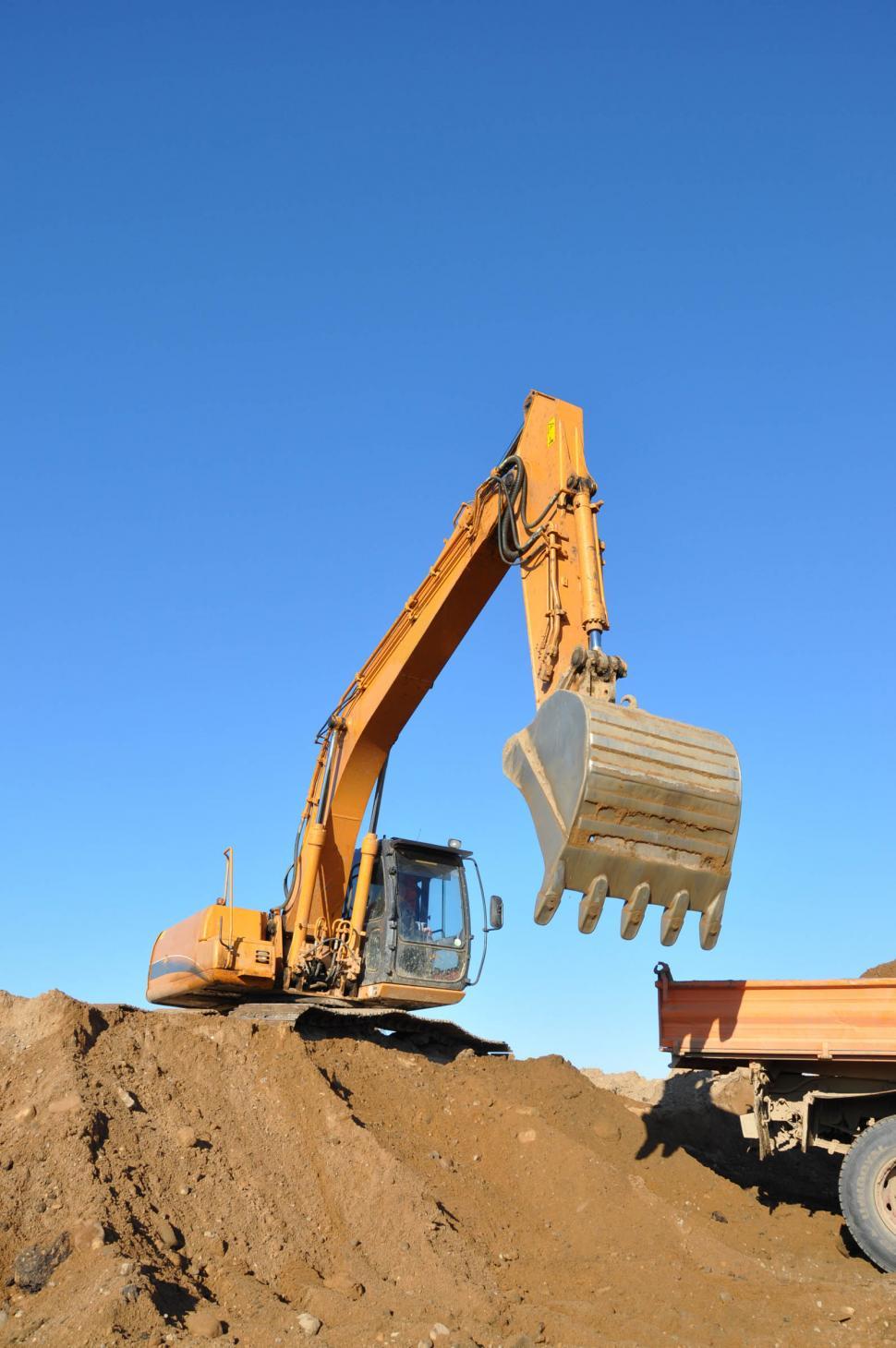Free Image of Excavator on worksite 