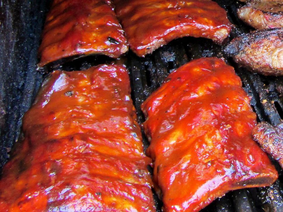 Free Image of Grilled Ribs With Sauce 