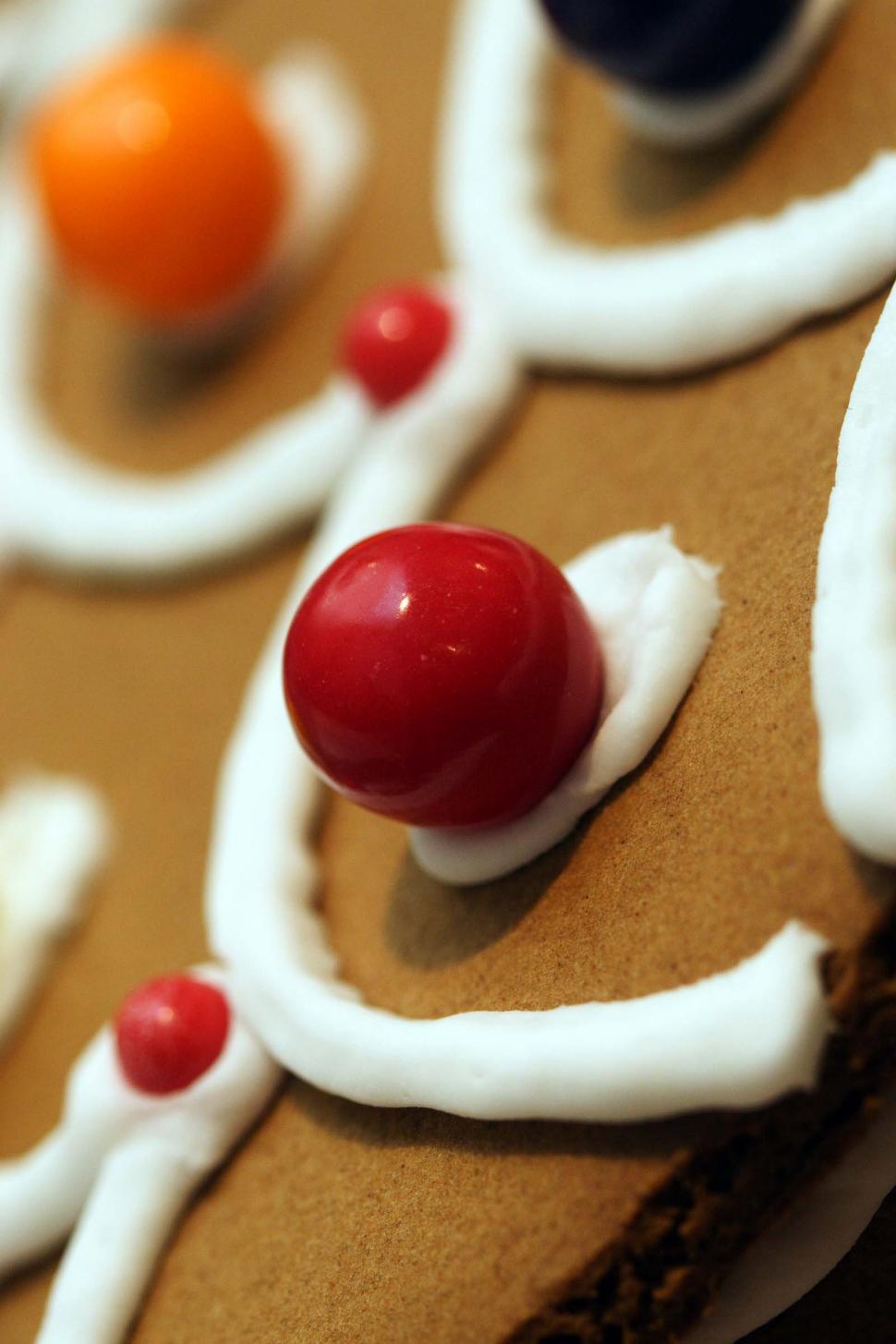 Free Image of Gingerbread, icing and candy 