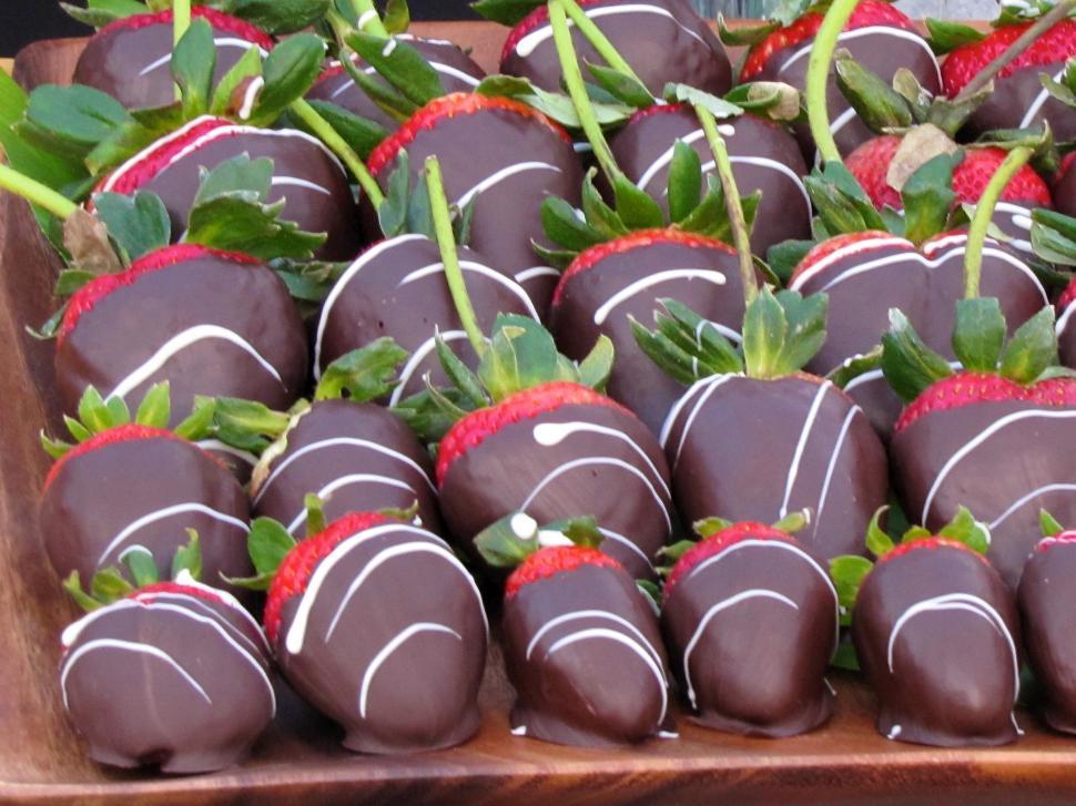 Free Image of Close Up of a Tray of Chocolate Covered Strawberries 