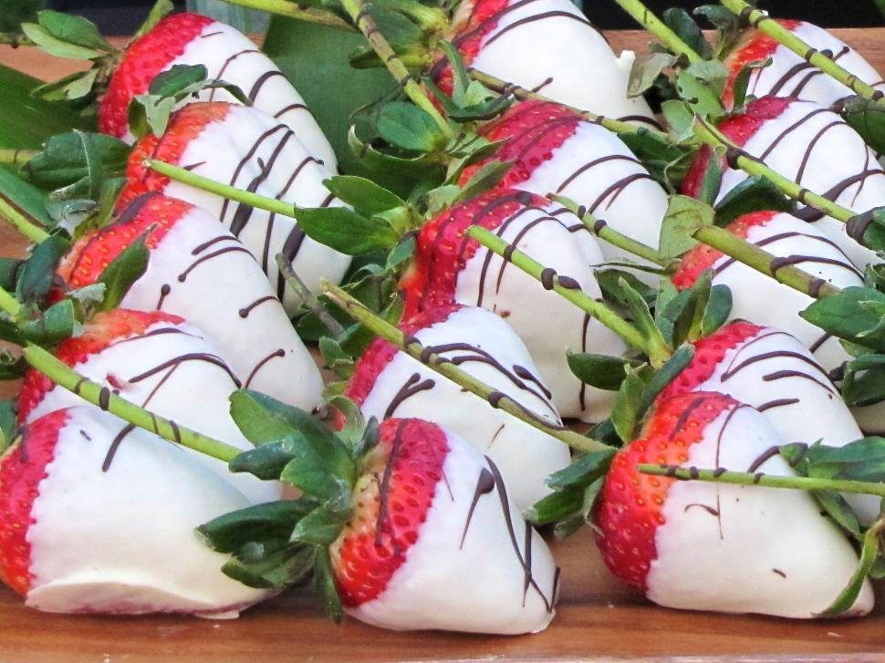 Free Image of Close Up of Strawberries With Chocolate 