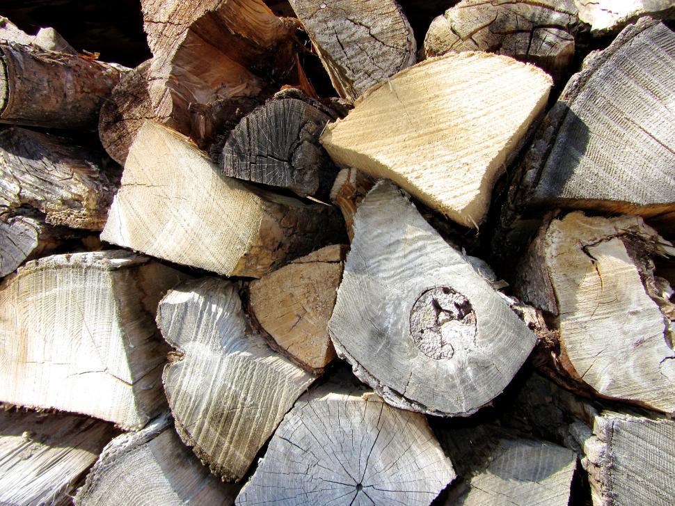 Free Image of Chopped Wood 