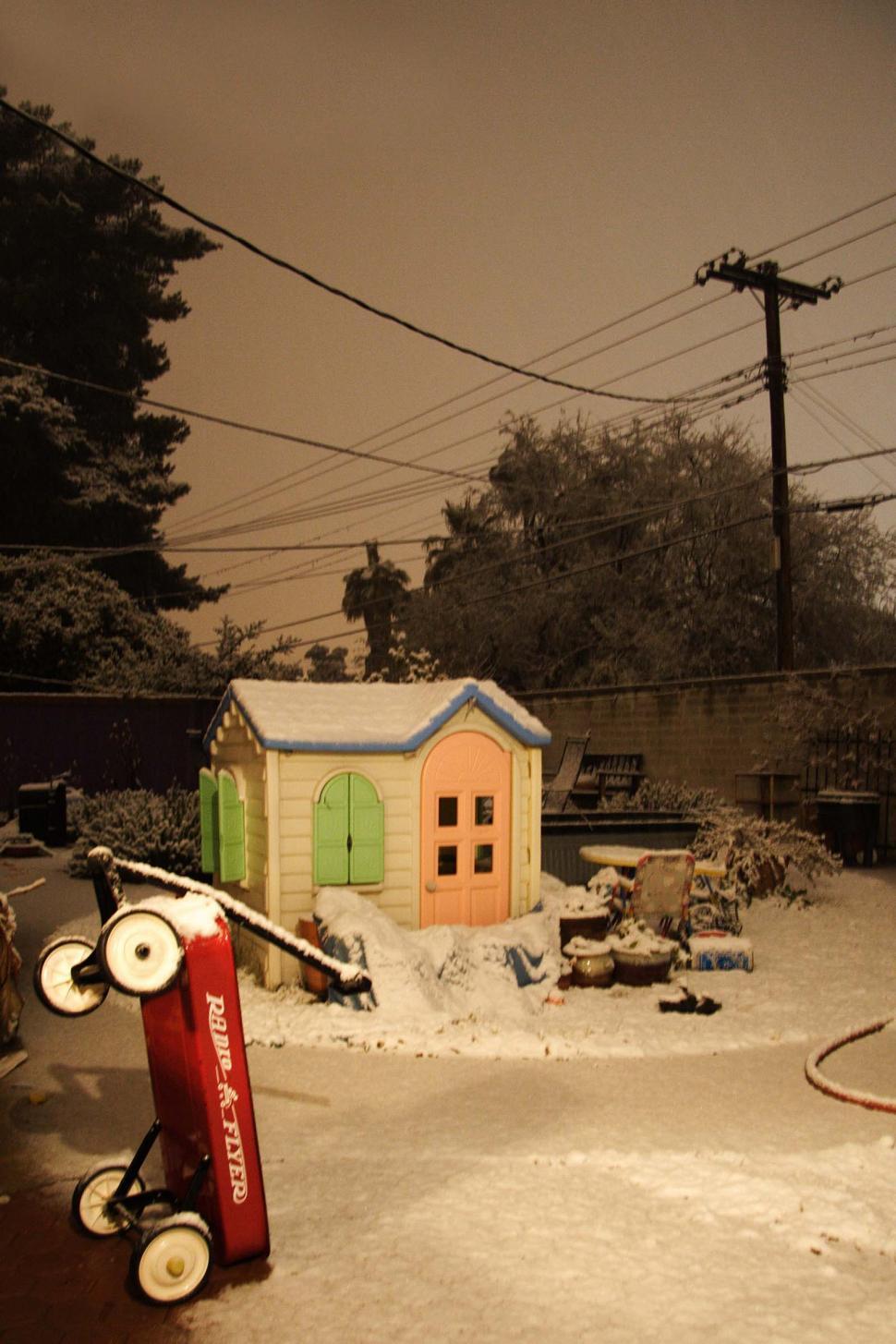 Free Image of Snowy back yard 