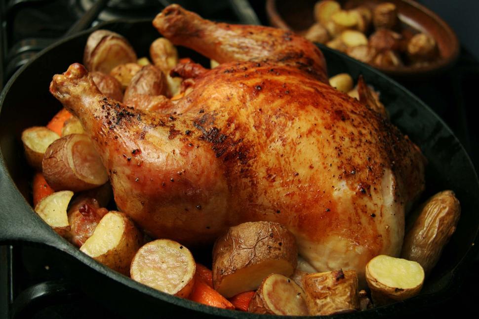 Free Image of Roasted chicken and vegetables 