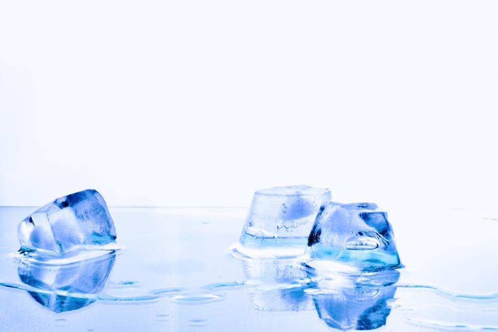 Free Image of Ice Cubes 