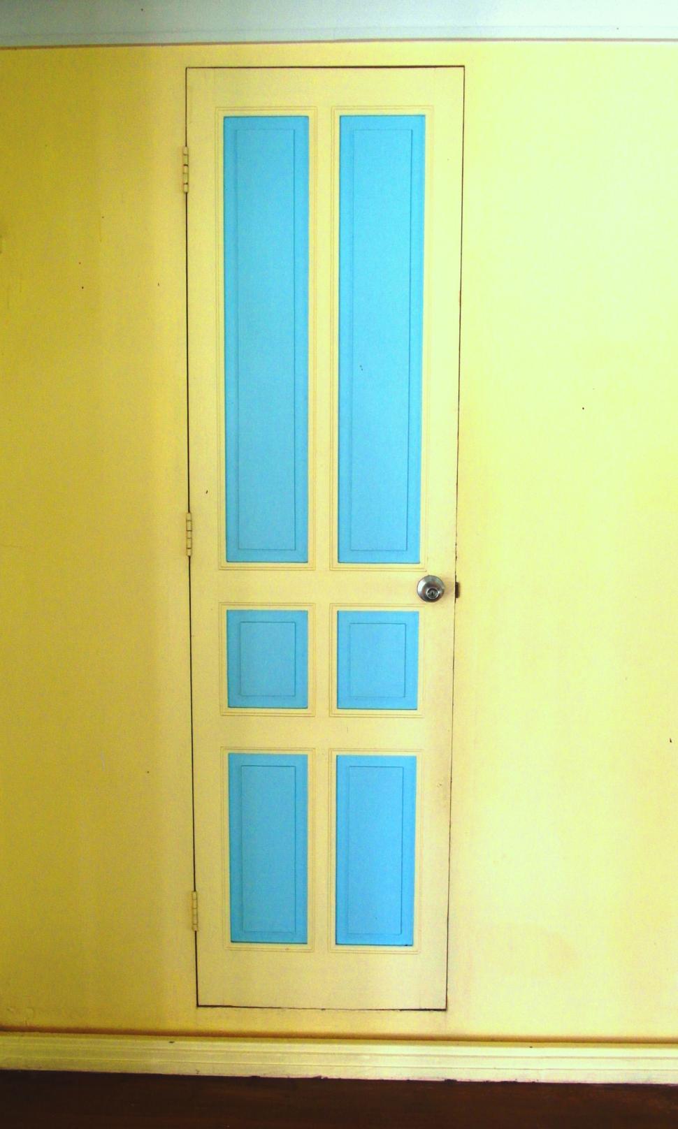 Free Image of Blue and Yellow Door 