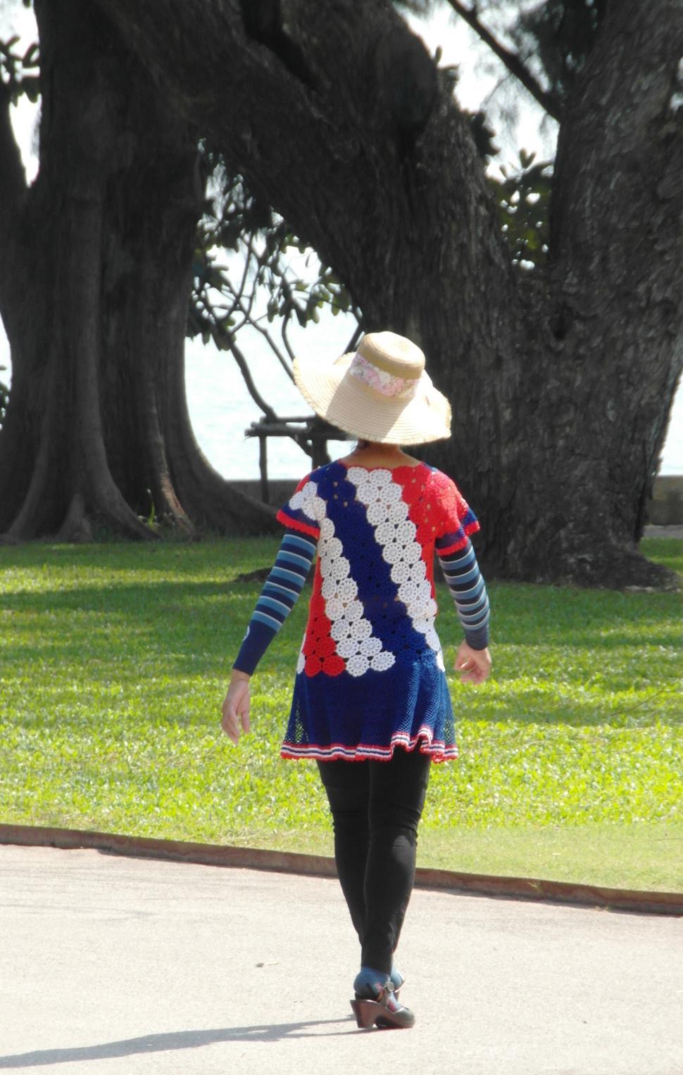 Free Image of Bright Summer Fashion in the park 
