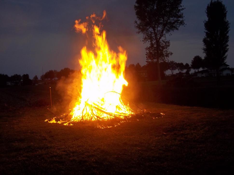 Free Image of Pagan Spring Equinox - Bonfire at night 