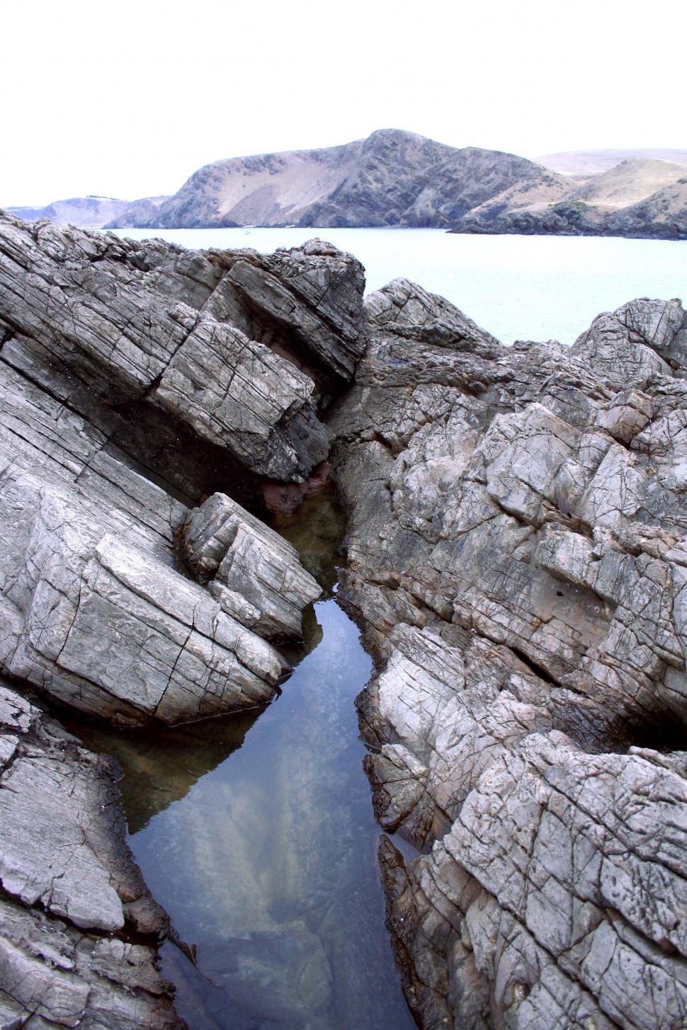 Free Image of Water & rocks at Second Valley 