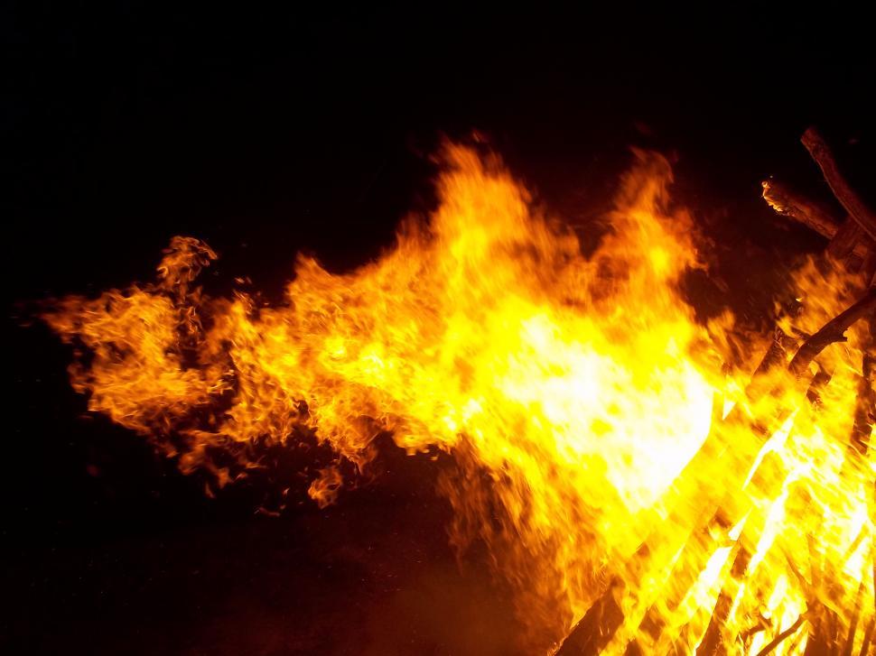 Free Image of Bonfire at night 