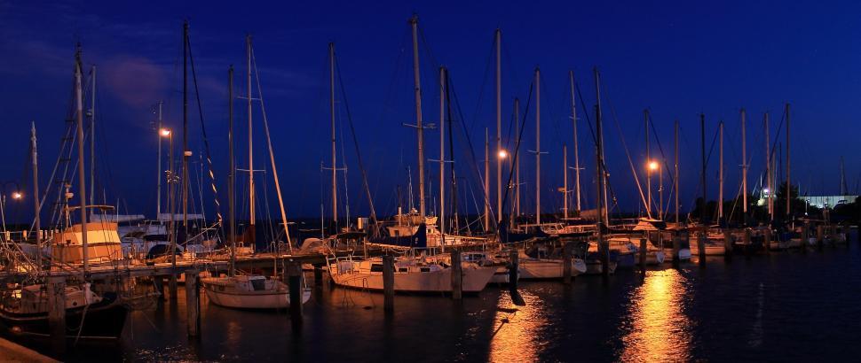 Free Image of Hastings Marina at night 