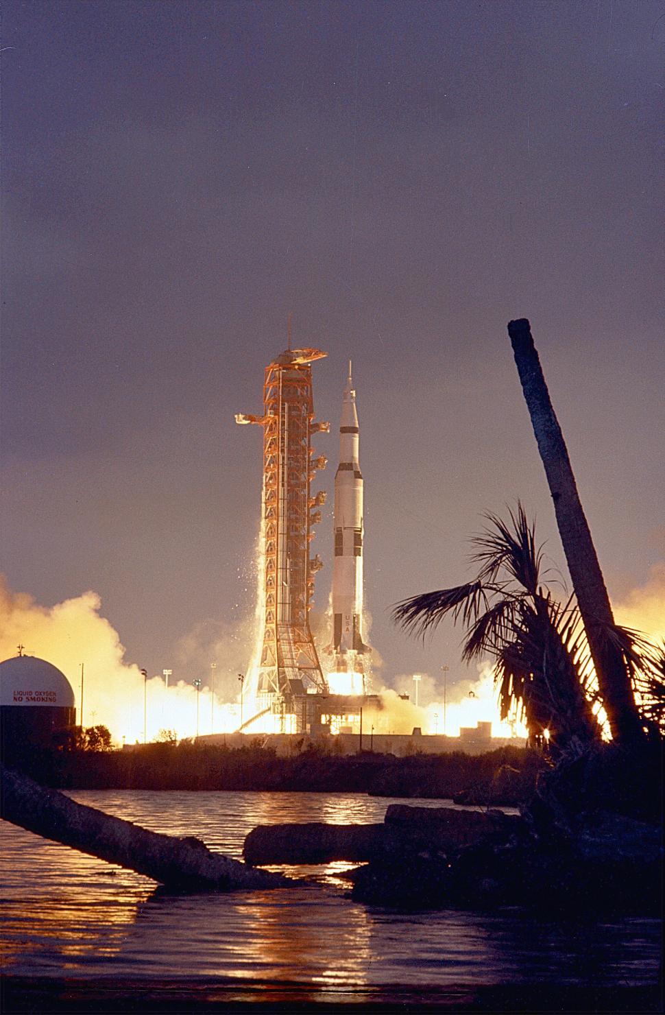 Free Image of Saturn V liftoff 