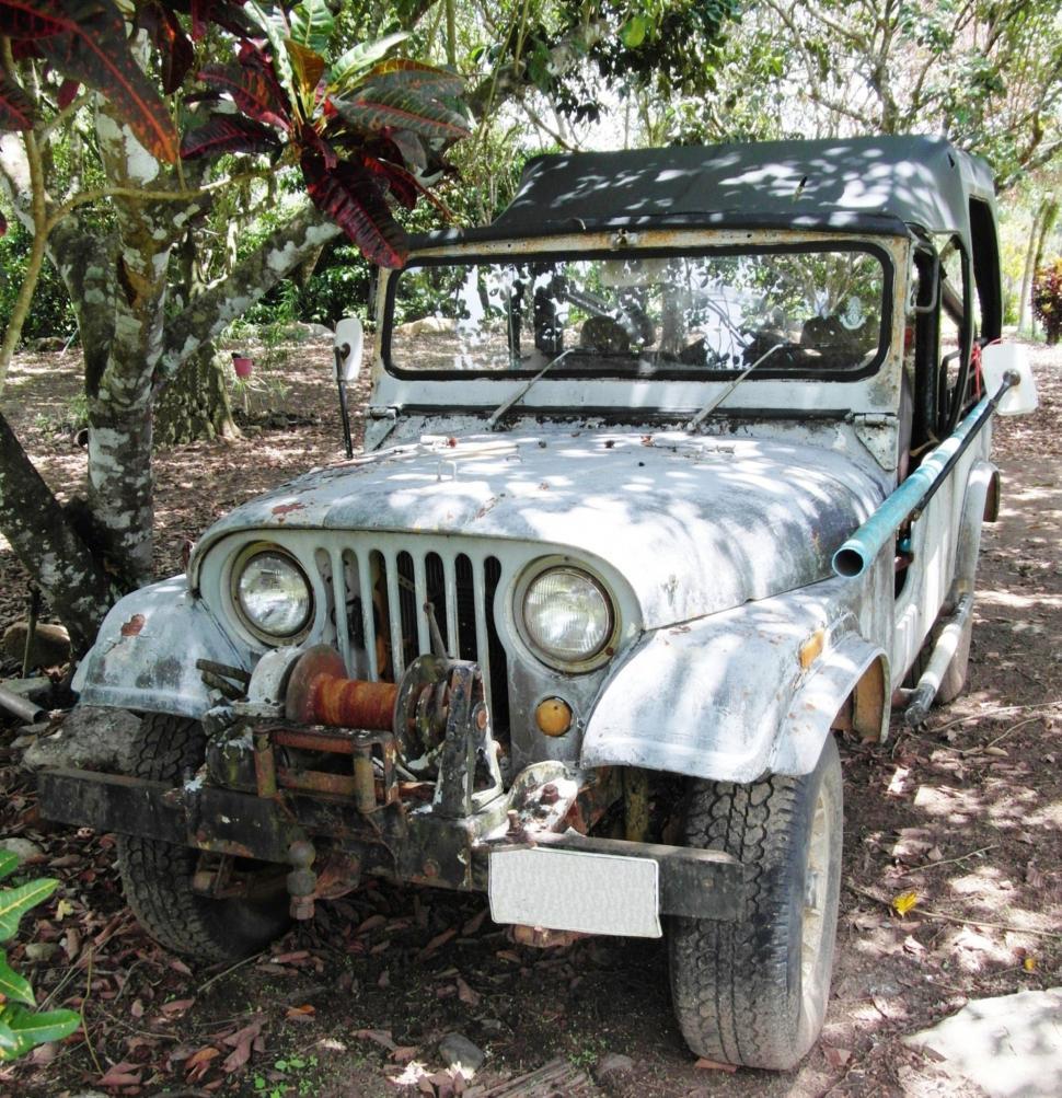 Free Image of Dilapidated Rusty Old Jeep 