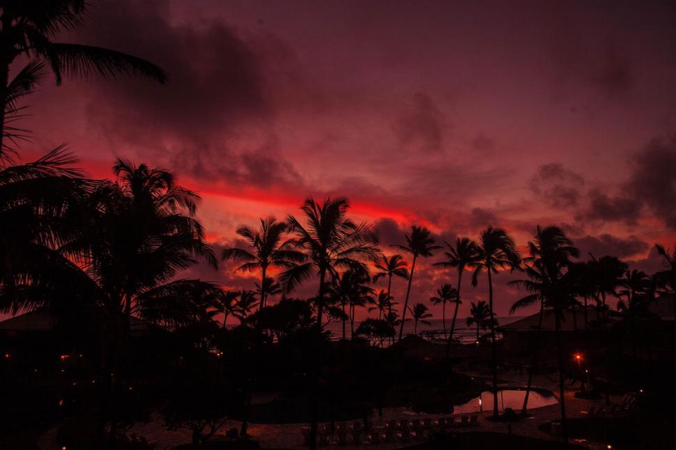 Free Image of Sunset over the ocean in Kauai 
