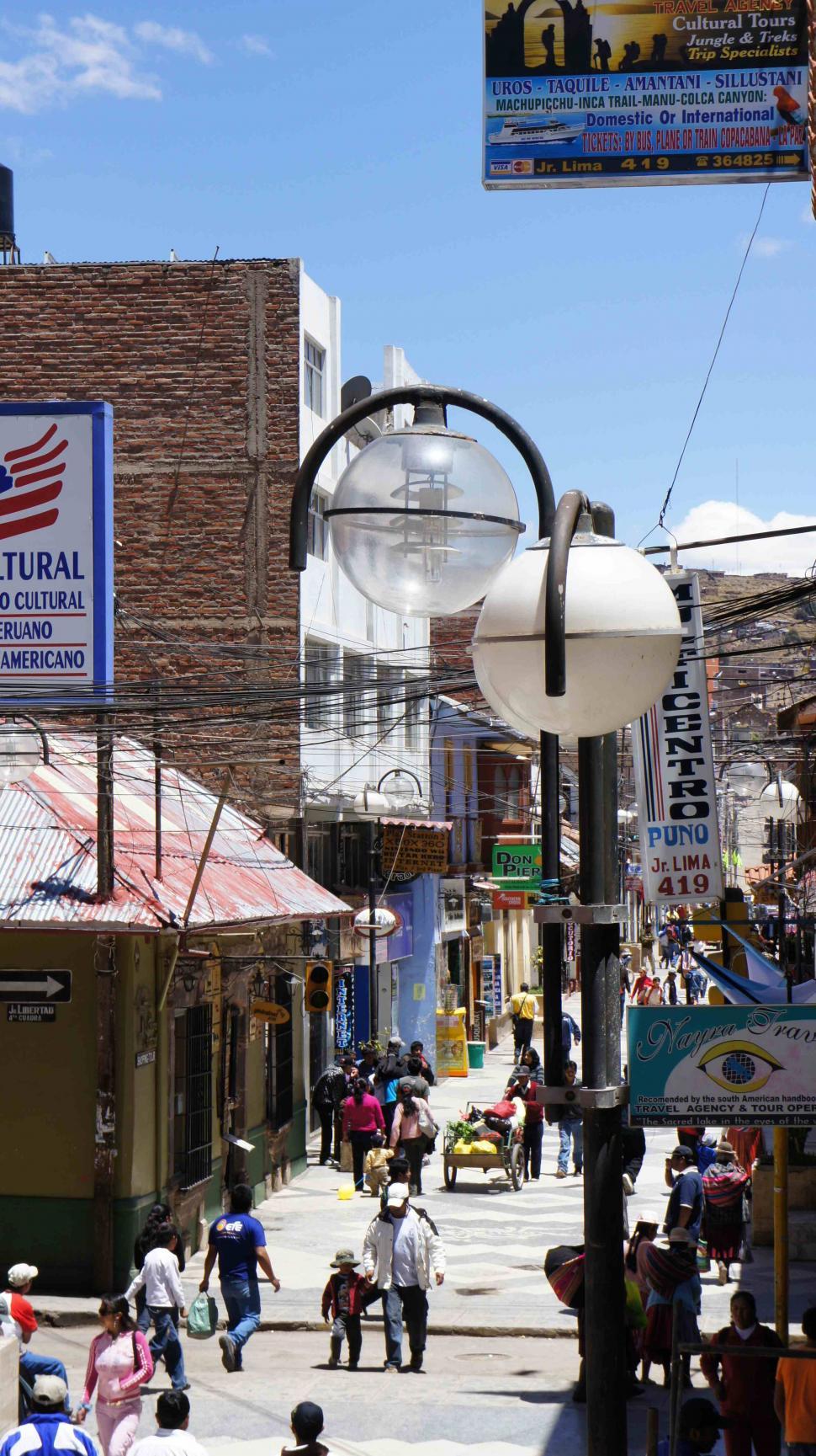 Free Image of Busy Peruvian Street 