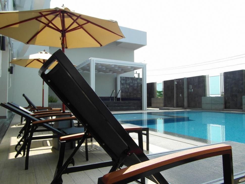 Free Image of Luxury Hotel Swimming Pool 