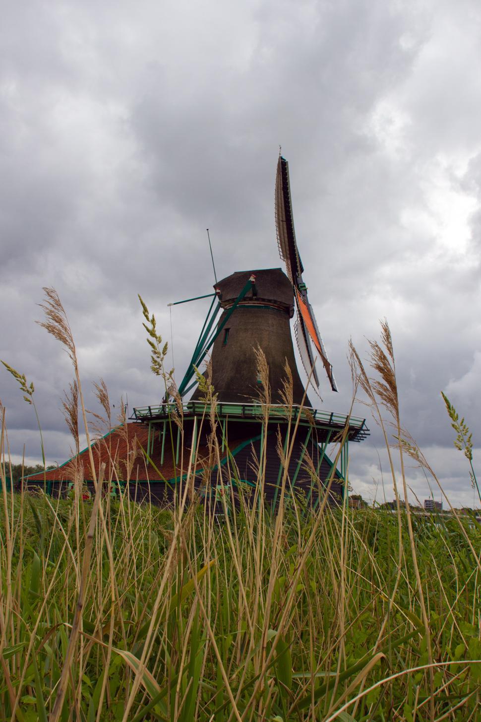 Free Image of Windmill and Cloudy Sky 