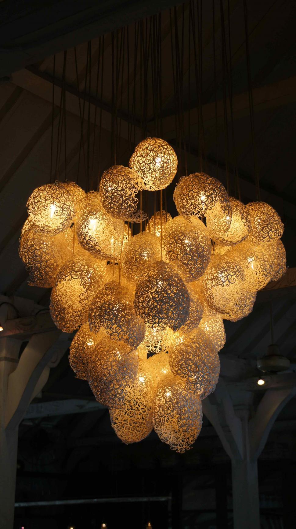 Free Image of Spectacular Chandelier  