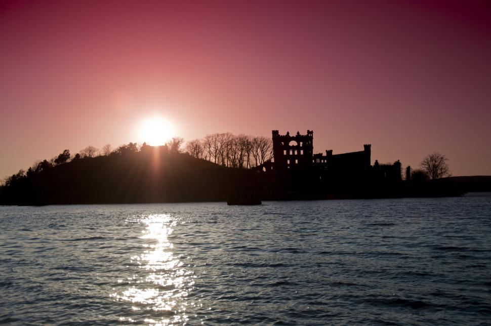 Free Image of Sunset over Bannermans Castle 