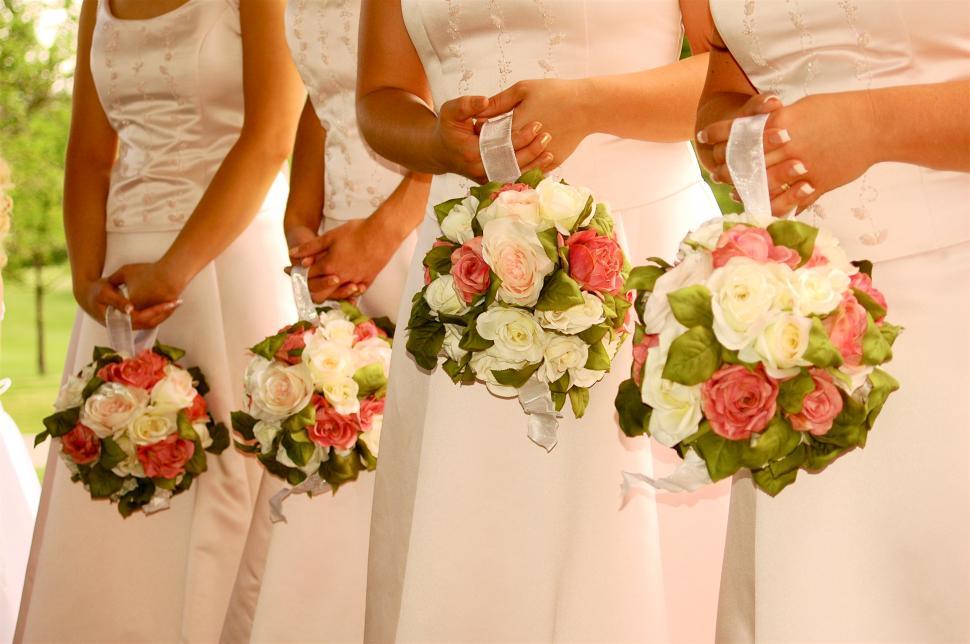 Free Image of Wedding Bouquets by Brides Maids 