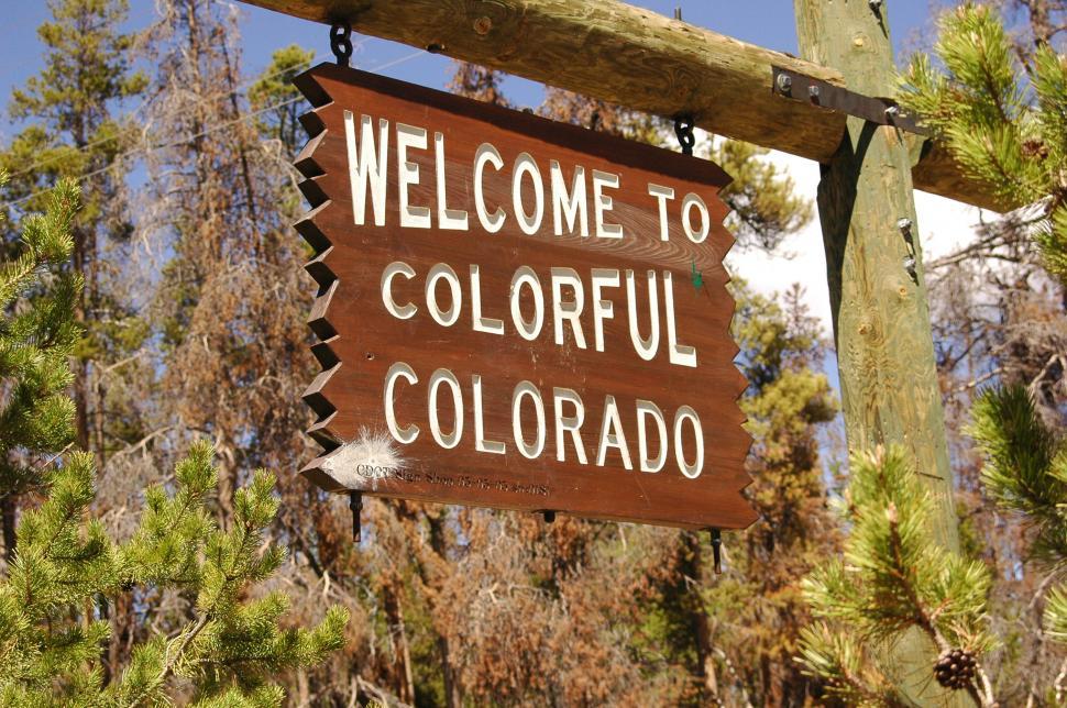 Free Image of Welcome to Colorful Colorado Sign 