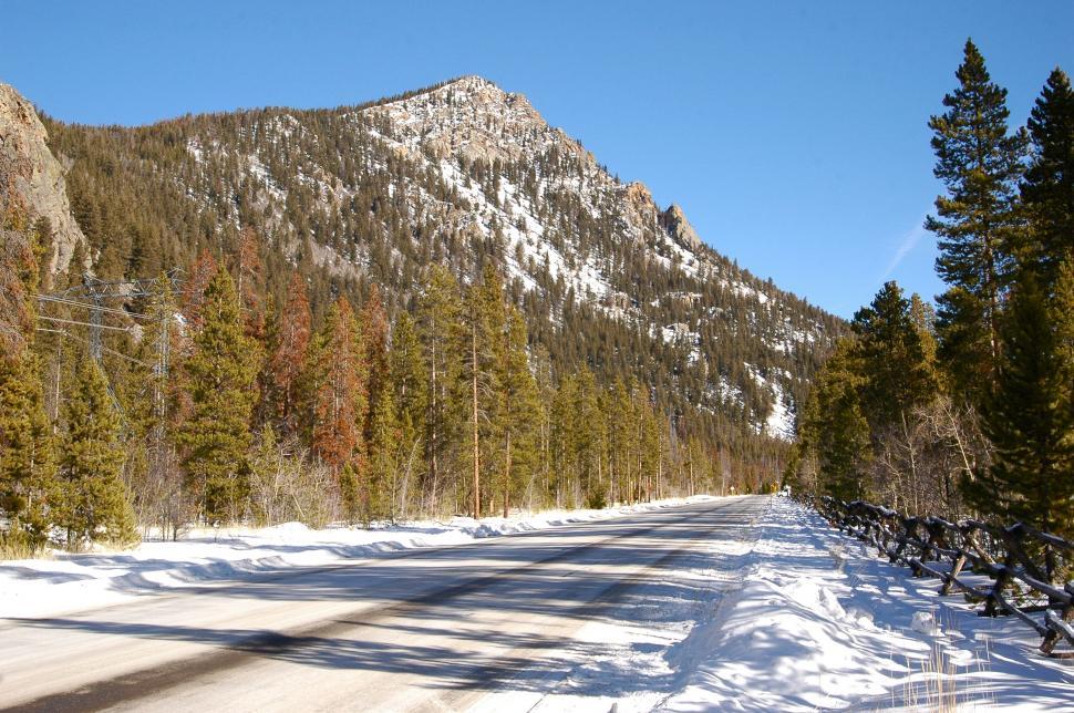 Free Image of Scenic Mountain Drive in the Snow 