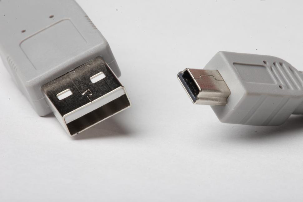 Free Image of Grey usb cable 