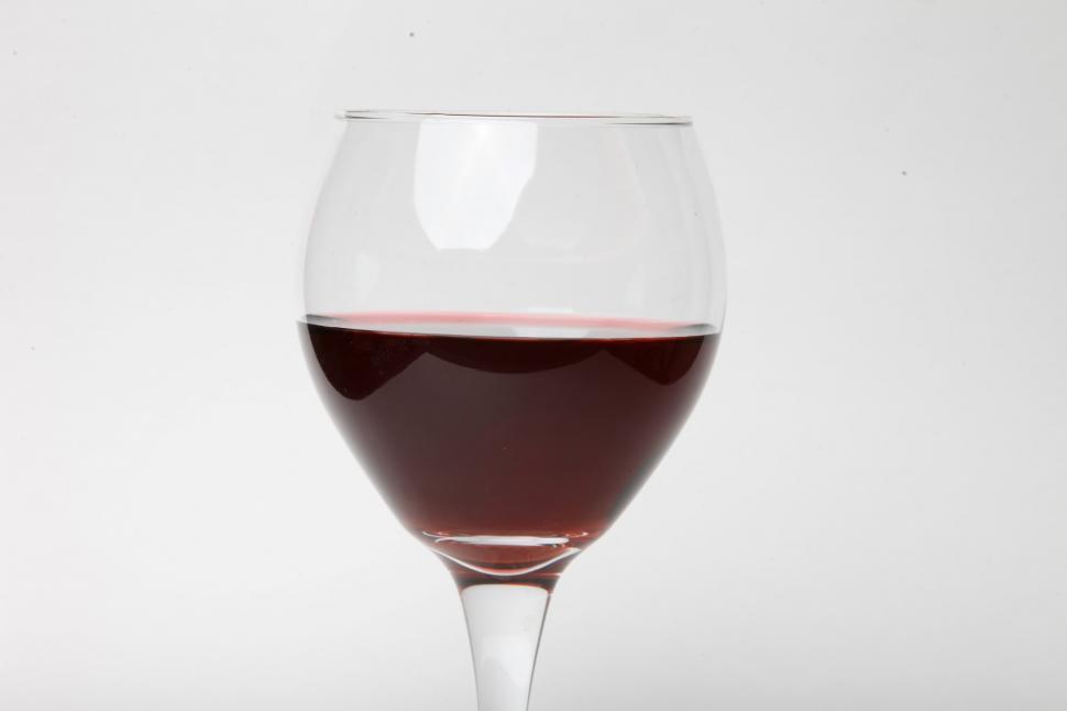 Free Image of Red wine in glass 