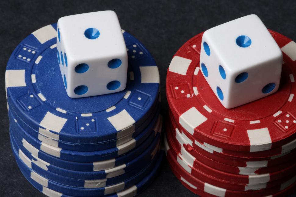 Free Image of Dice on poker chips 