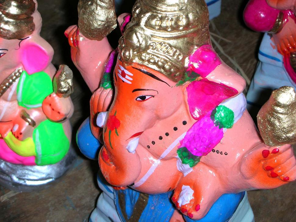 Free Image of Ganesh Idols 
