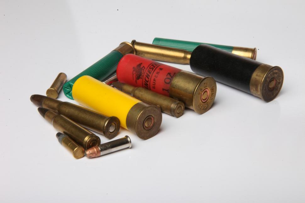 Free Image of Various bullets and knife 