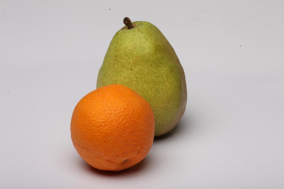 Free Image of Pear and Orange isolated on white. 