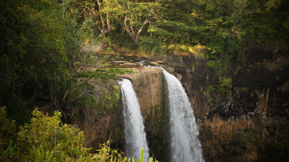 Free Image of Waterfall in Hawaii 