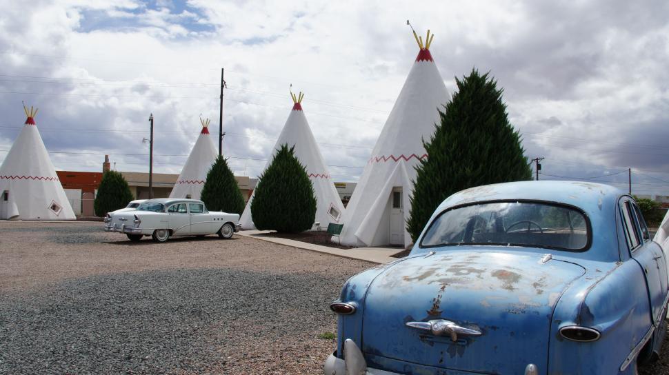 Free Image of Teepees and Cars on Route 66 