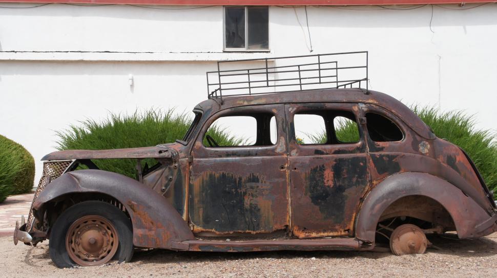 Free Image of Abandoned Car 